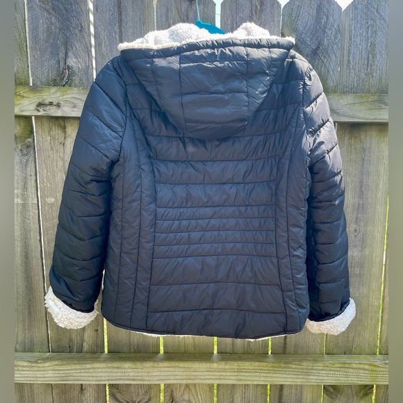 Black & Cream Reversible Hooded Faux Sherpa Jacket Size L NWT - Picture 6 of 9